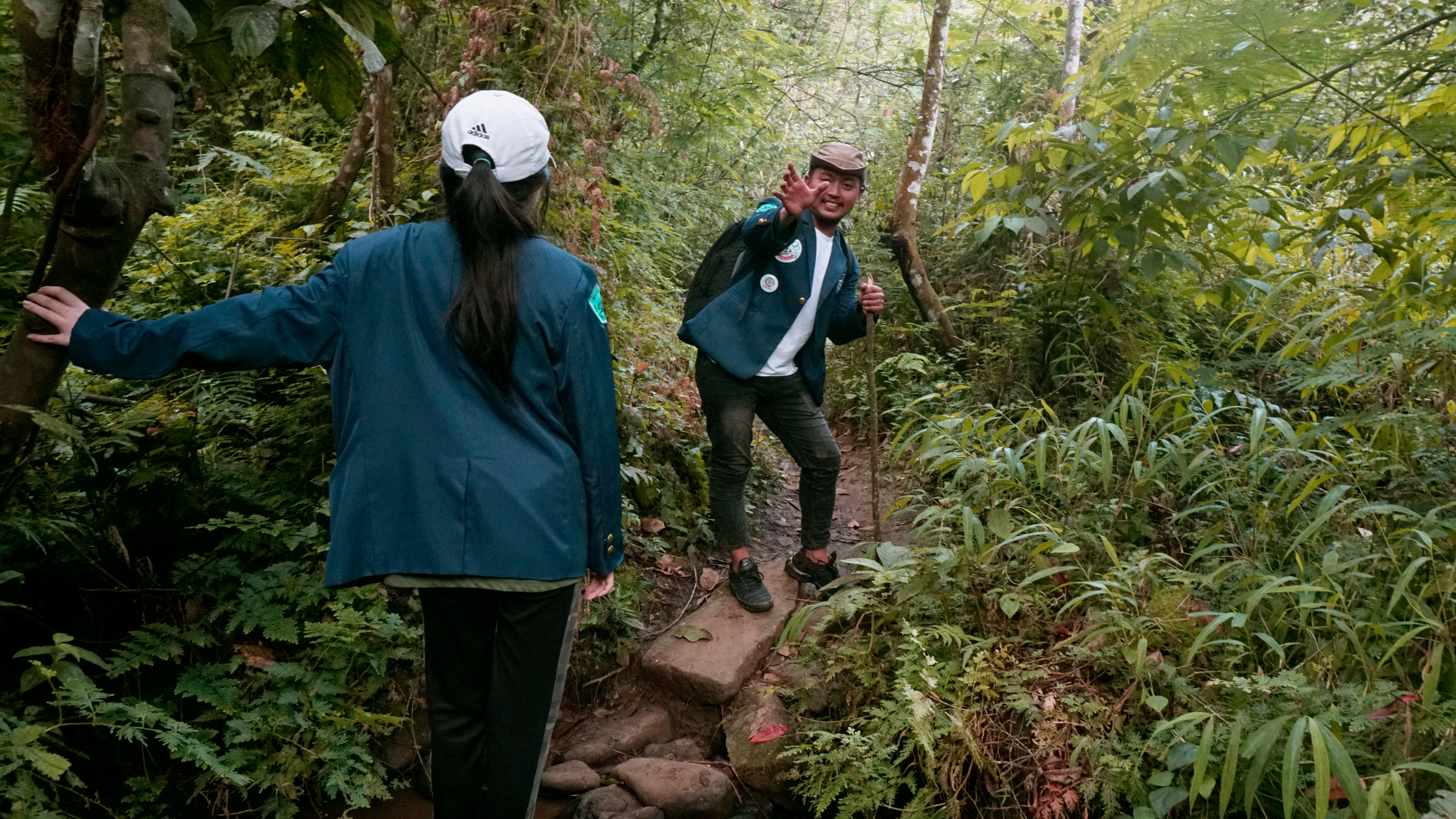 Menuju Curug Luhur